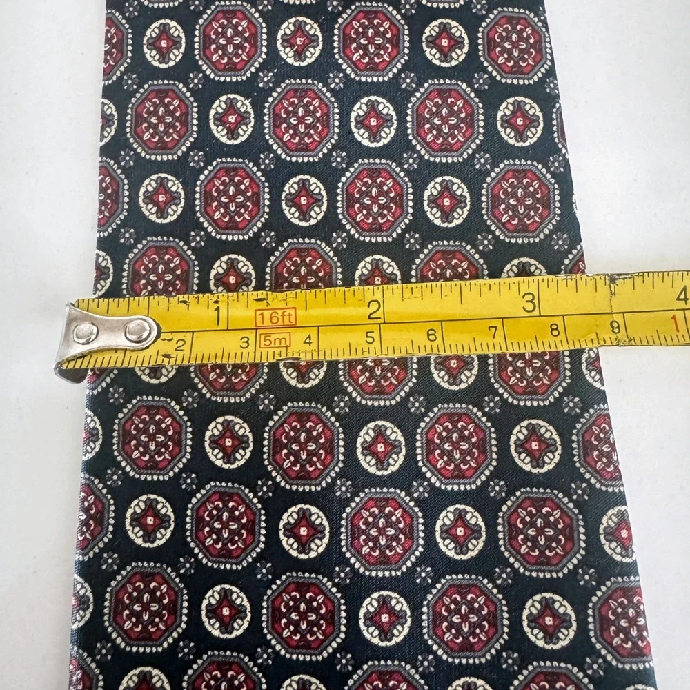 Mercedes High Fashion Medallion Myung Ju Silk Necktie Gray Burgundy Handmade